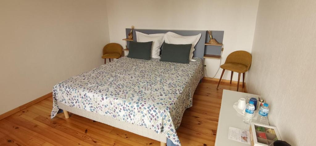 Postel nebo postele na pokoji v ubytování Les Hauts de Grazac, Chambres et Tables d'hôtes