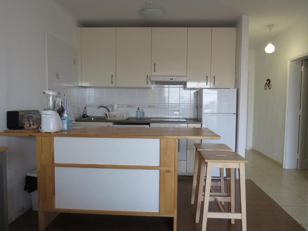 A kitchen or kitchenette at Biósfera Modern Bright Old Town Two Bedroom Apartment PDC