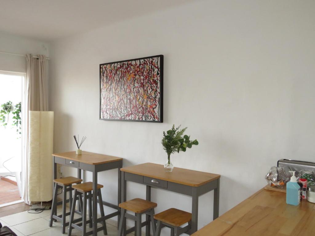 A seating area at Biósfera Modern Bright Old Town Two Bedroom Apartment PDC