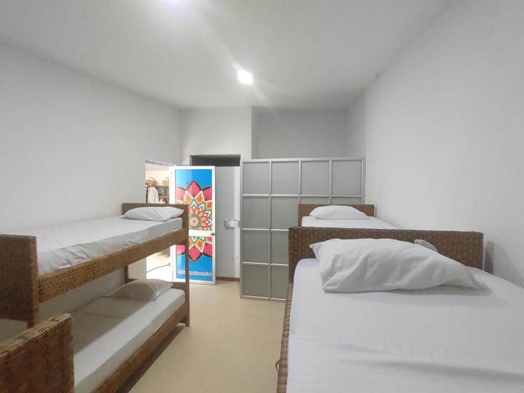 Postel nebo postele na pokoji v ubytování Backpackers And Travellers Hostel