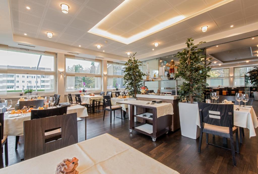 Um restaurante ou outro lugar para comer em Hotel Thorenberg