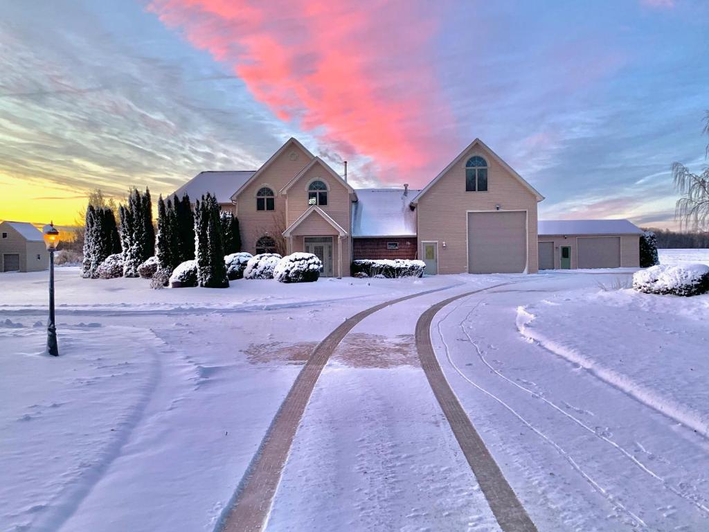 The West Wing, Lyndonville Updated 2024 Prices