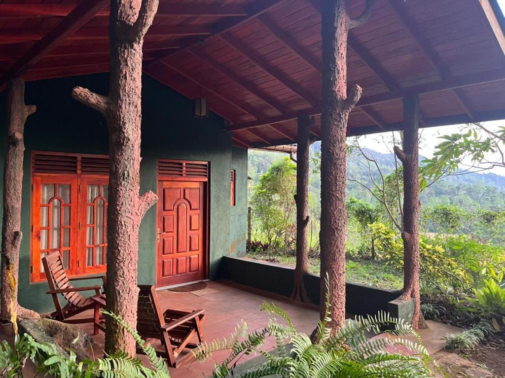 Sinharaja Rest - Familiekamer Met Uitzicht Op De Bergen