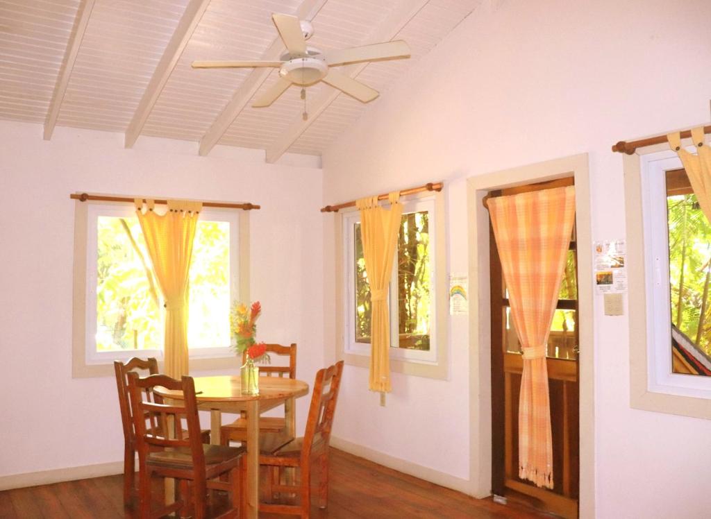 Fotografie z fotogalerie ubytování Posada Arco Iris, West End v destinaci Roatán