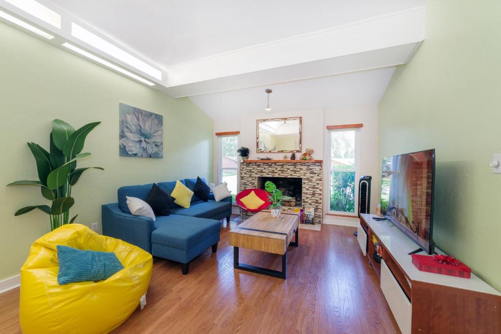Gorgeous house, green yard - UF, Stadium, Shands - Housity