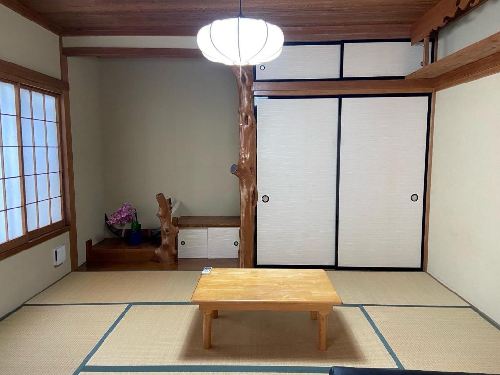 a room with a table in a room with sliding doors at Lavender - Vacation STAY 26426v in Nishina