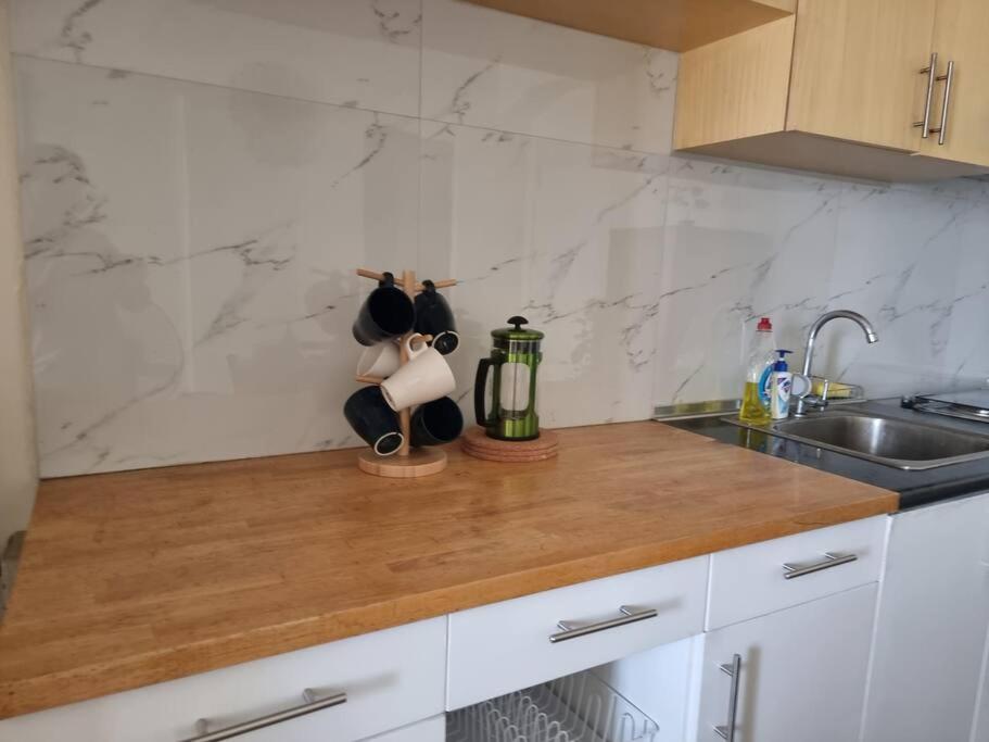 One Bedroom Condo in Makati - One-Bedroom Apartment