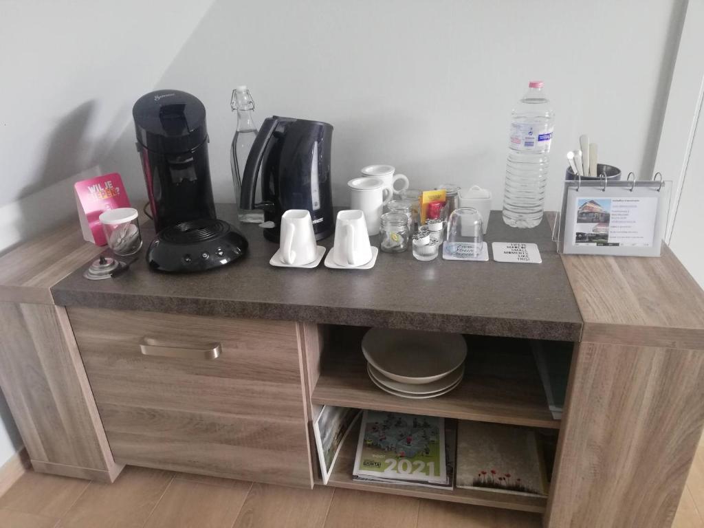 Příslušenství pro přípravu čaje a kávy v ubytování B&B Lora