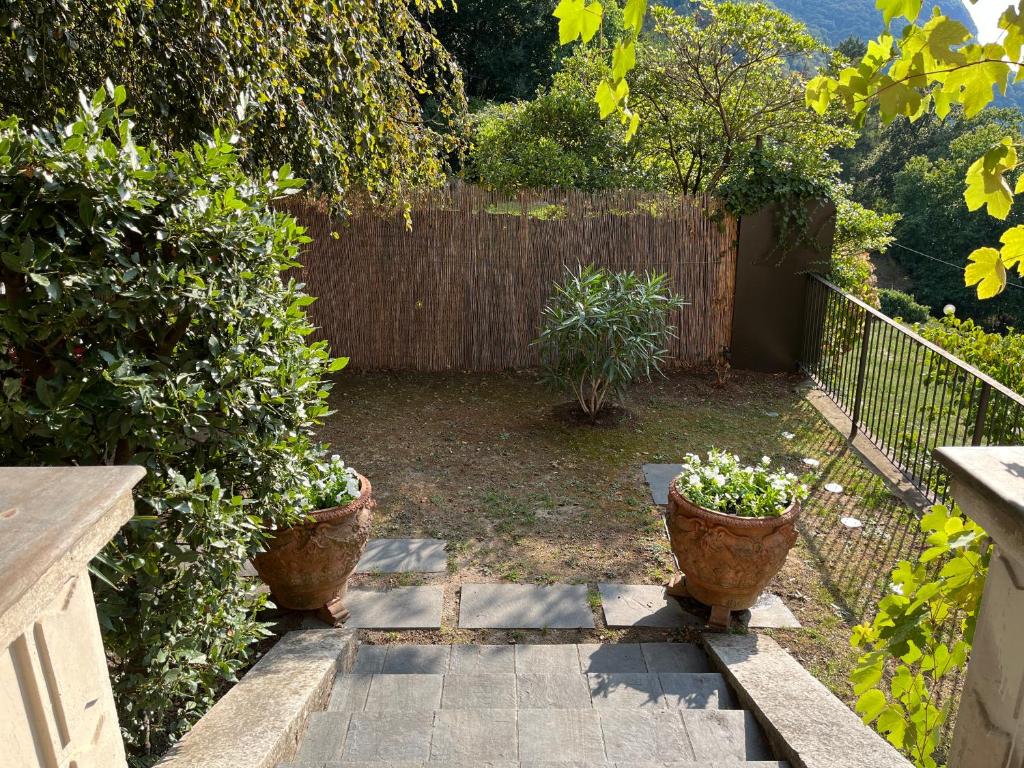 Vonkajšia záhrada v ubytovaní Lake Como Villa Ines Apartment