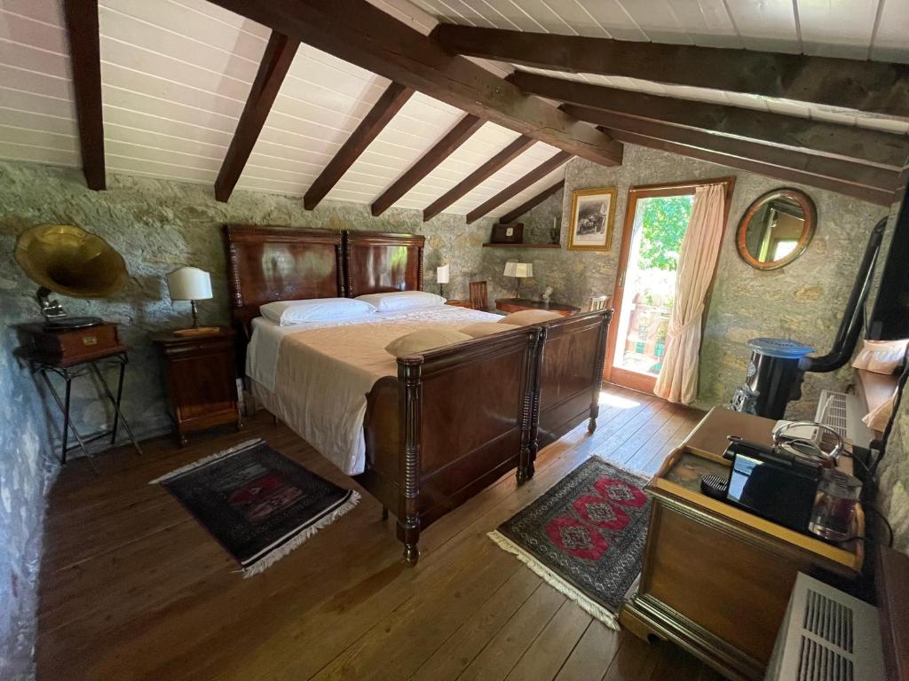 A bed or beds in a room at Tranquilla dependance nel verde dell'alta Brianza.