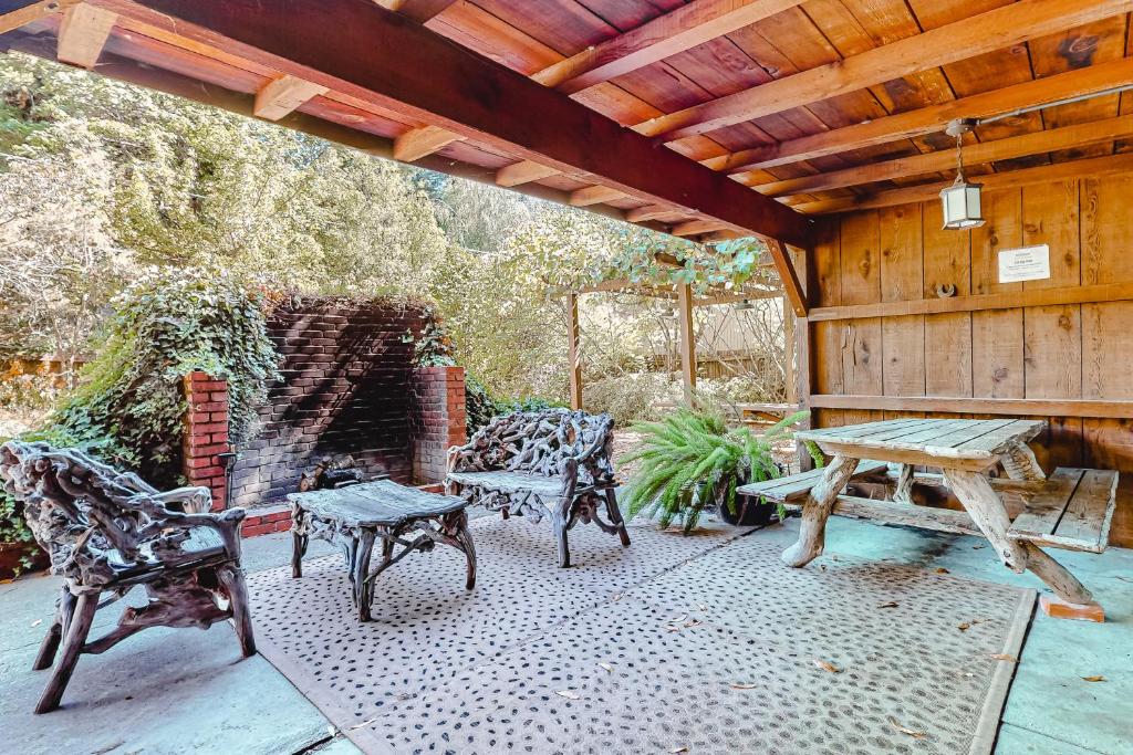 a patio with a table and chairs and a picnic table at Antler River Lodge in Guerneville