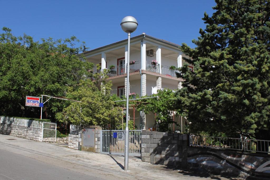 Budova, v ktorej sa apartmán nachádza