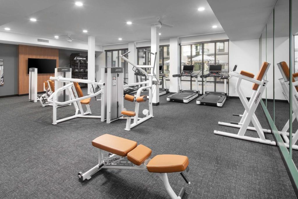 Fitness centrum a/nebo fitness zařízení v ubytování Sentral Old Town