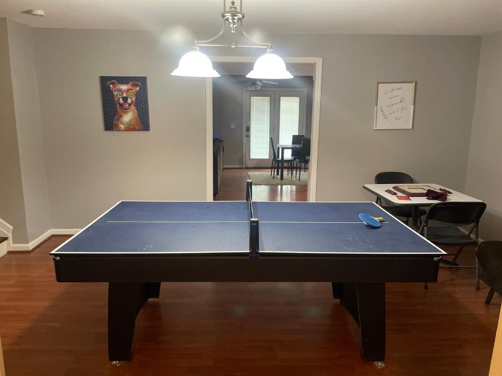 Gallery image of Cute 2-BRM Walkout apt with pool table and theater in Lexington