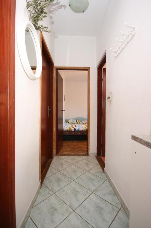 Fotografie z fotogalerie ubytování Apartments with a parking space Tribunj, Vodice - 6247 v destinaci Tribunj