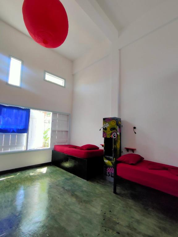 Gili Beach Bum Hostel - 14