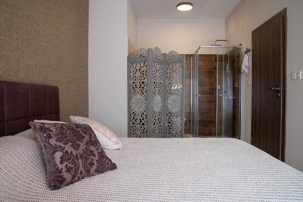 Postel nebo postele na pokoji v ubytování Sea-view Apartment in Marsalforn