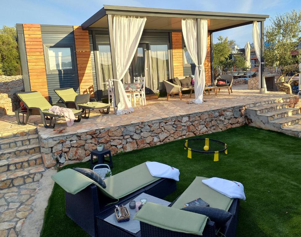 Zahrada ubytování Beach house Hela - resort & tavern BAIN, free transport, pool, Island of Žut - Kornati