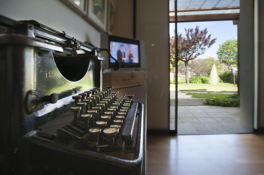 TV a/nebo společenská místnost v ubytování Hotel Langhe
