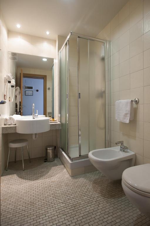 Koupelna v ubytování Hotel Langhe