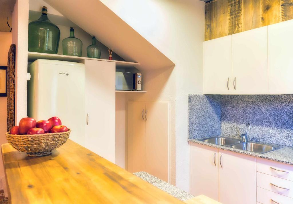 Kuchyňa alebo kuchynka v ubytovaní El Molino de Besalú Casa con jardín