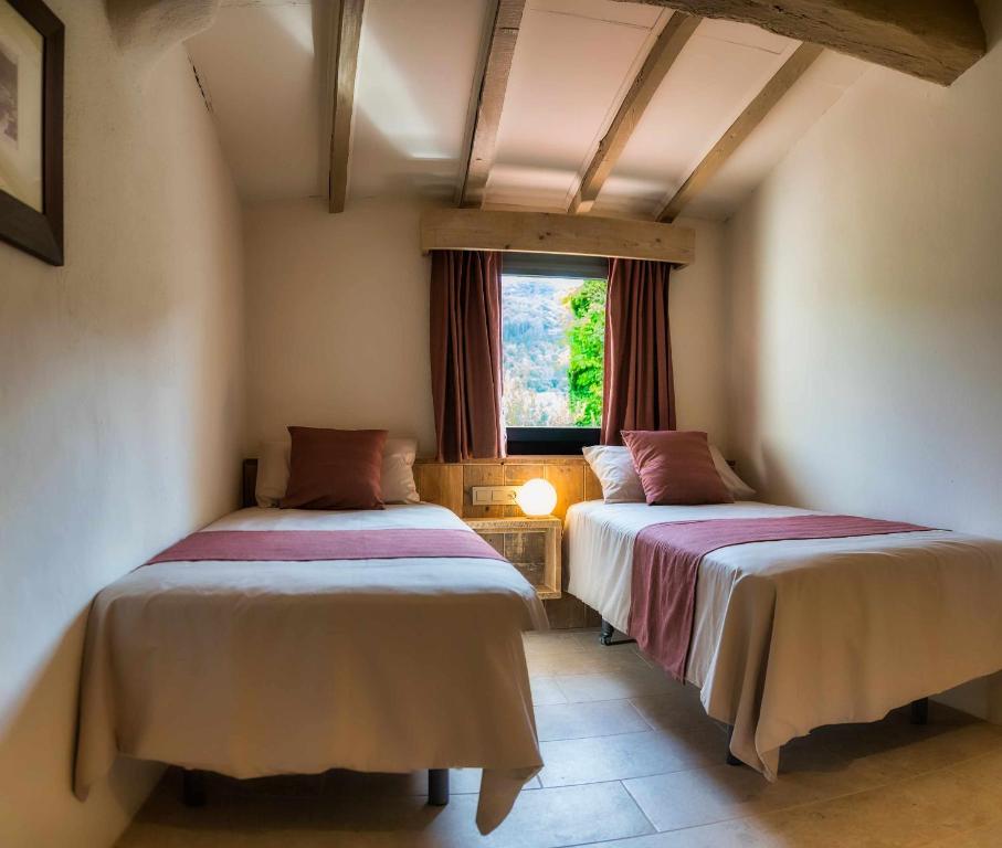 Posteľ alebo postele v izbe v ubytovaní El Molino de Besalú Casa con jardín