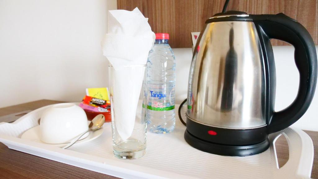 Příslušenství pro přípravu čaje a kávy v ubytování Hotel Franco Yaounde