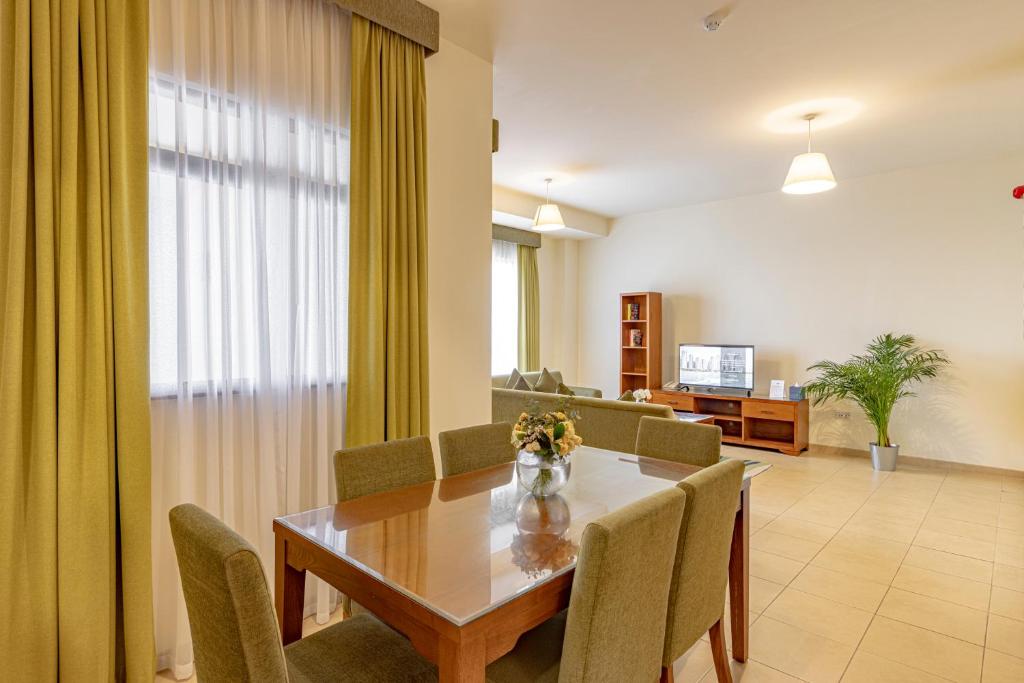 Posezení v ubytování Roda Amwaj Suites Jumeirah Beach Residence
