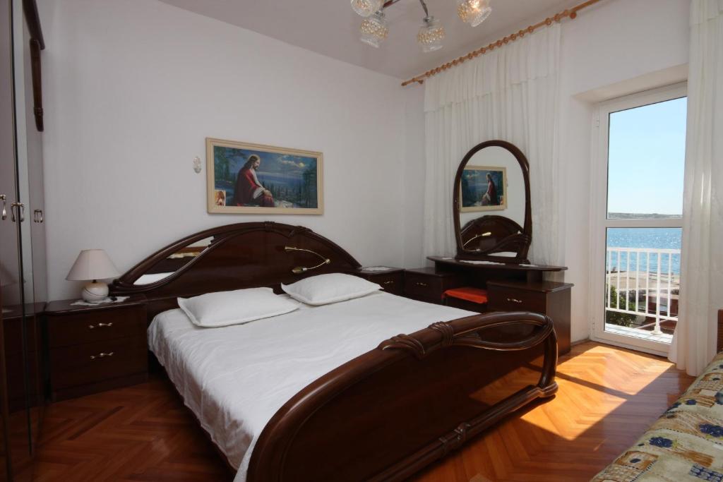 Postel nebo postele na pokoji v ubytování Rooms by the sea Kustici, Pag - 6288
