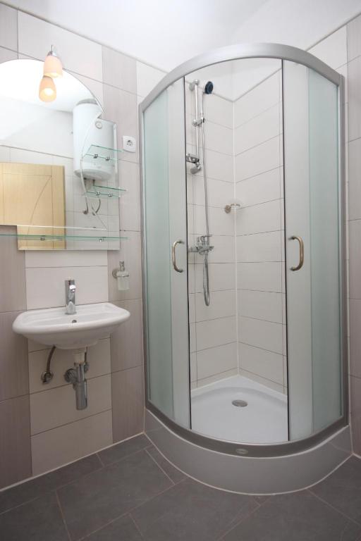 Koupelna v ubytování Apartments by the sea Zubovici, Pag - 6394