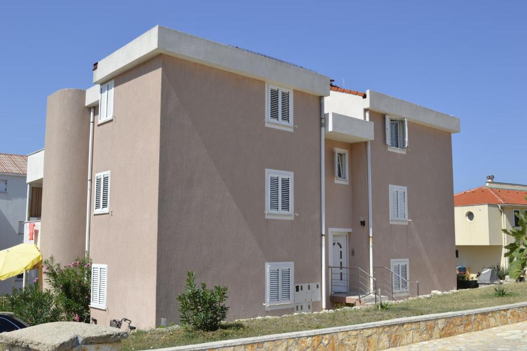 Budova, v ktorej sa apartmán nachádza