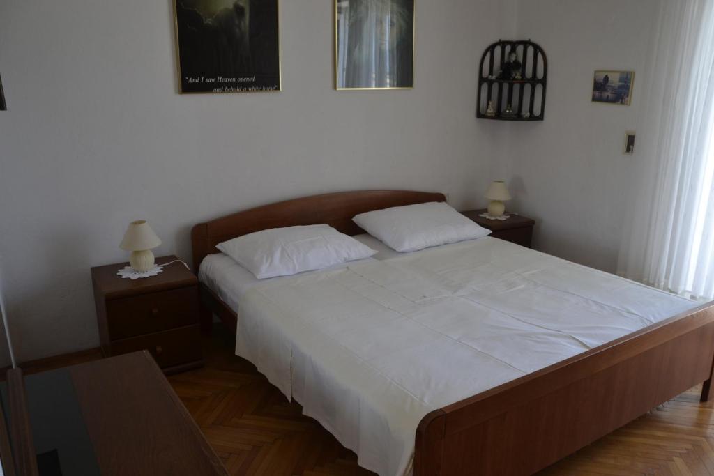 Posteľ alebo postele v izbe v ubytovaní Apartments by the sea Kustici, Pag - 6335