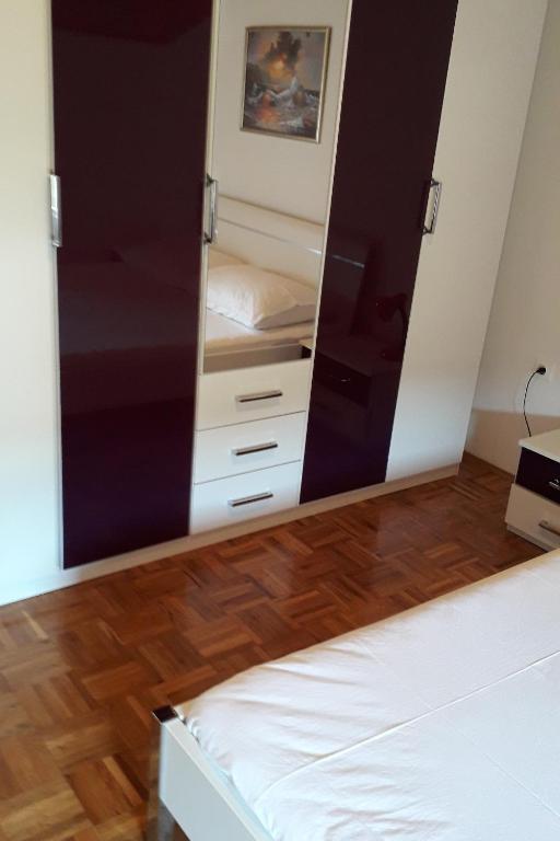 Apartments by the sea Stara Novalja, Pag - 6375 - One-Bedroom Apartment With Balcony And Sea View