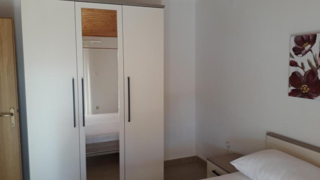 Apartments by the sea Stara Novalja, Pag - 6375 - One-Bedroom Apartment With Terrace And Sea View