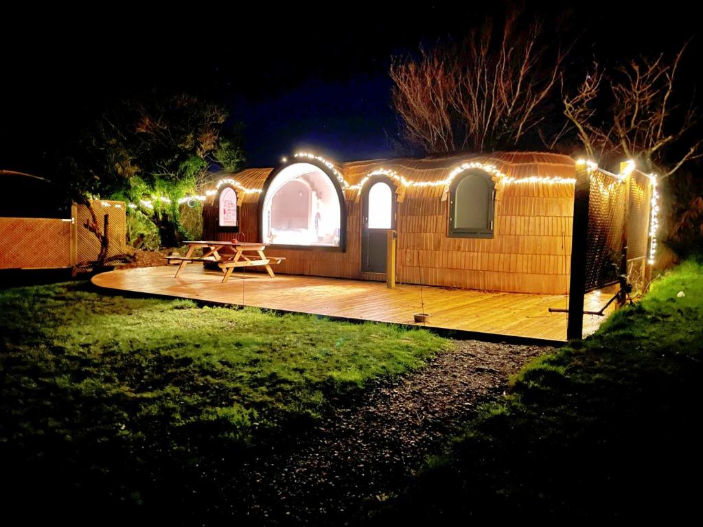Finest Retreats - Dreckly Cabin - Housity