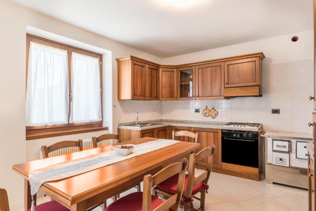 Kuchnia lub aneks kuchenny w obiekcie Appartamento dorsino