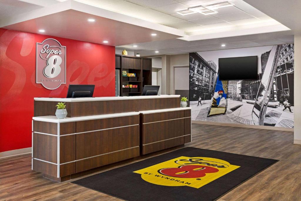 Super 8 by Wyndham Calgary Shawnessy Area - Resim 6