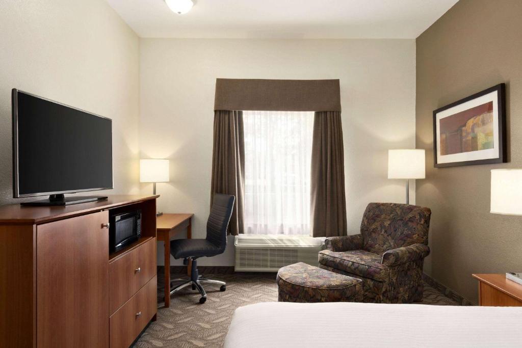 Super 8 by Wyndham Calgary Shawnessy Area - Resim 38