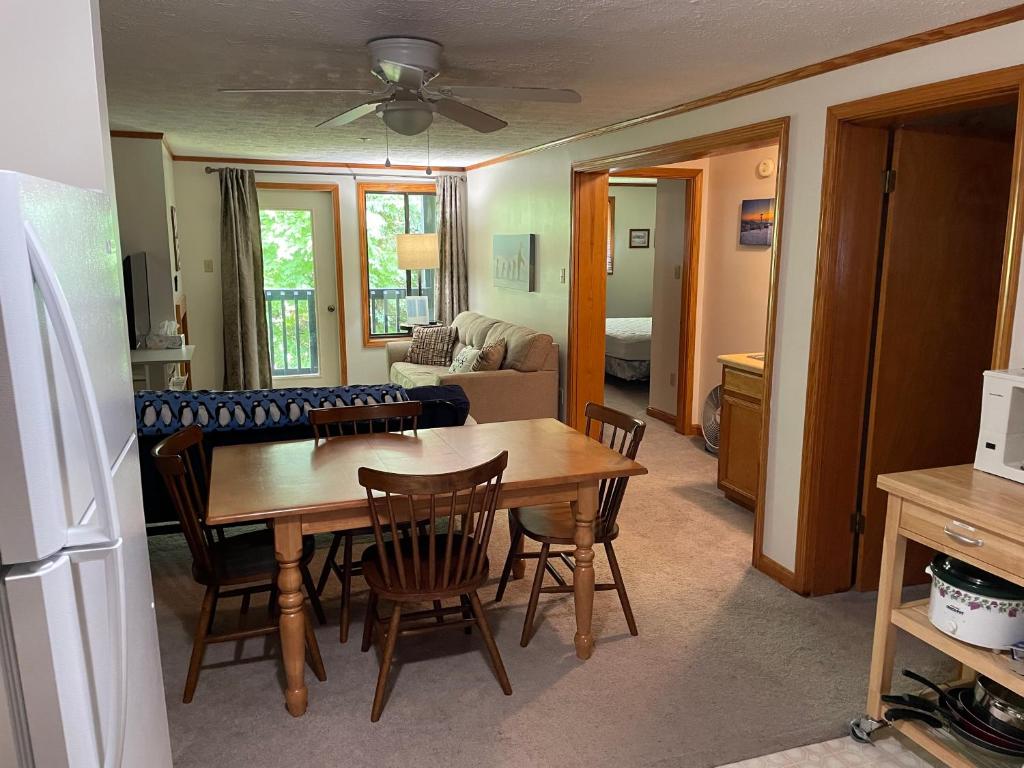 Posezení v ubytování Blue Knob (2/Bedroom, 2/Bathroom Condo)