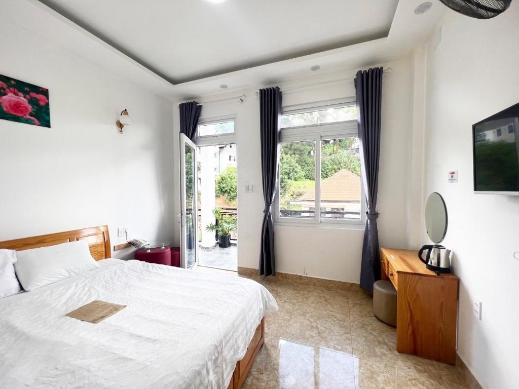 Postel nebo postele na pokoji v ubytování Khách Sạn Hưng Nguyên Valley ĐàLạt
