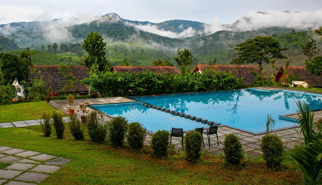 Bazén v ubytování Pranavam Resort & Spa nebo v jeho okolí