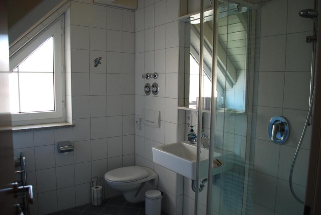Koupelna v ubytování Im Winkel Appartements und Zimmer