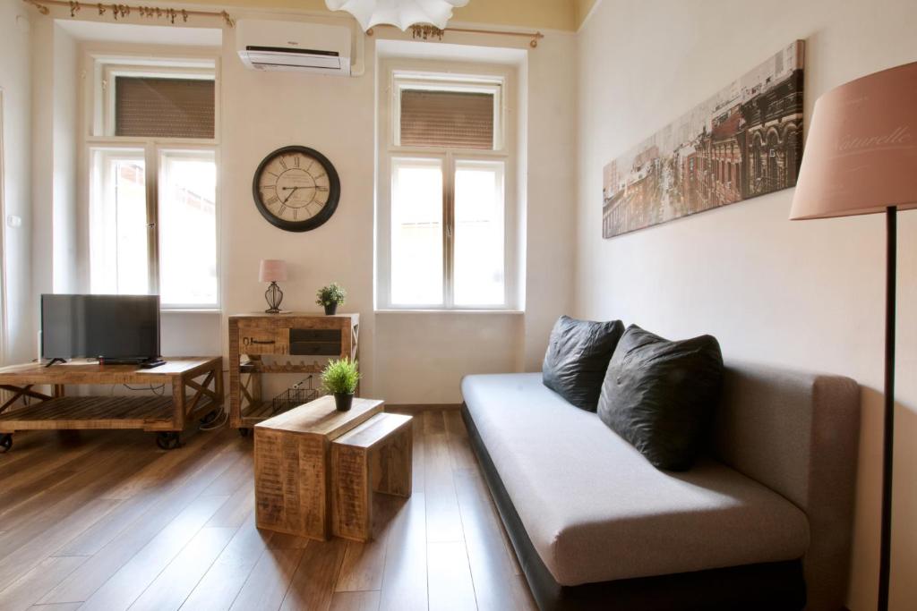 Standard Apartment by Hi5 - Nyugati square 1132 Budapest, 4 Nyugati tér kép - 1