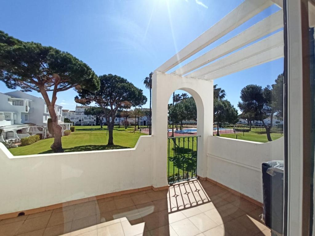 a view from the balcony of a house with a gate at BONITO APARTAMENTO UN DORMITORIO 1ª LINEA DE PLAYA in Isla Canela