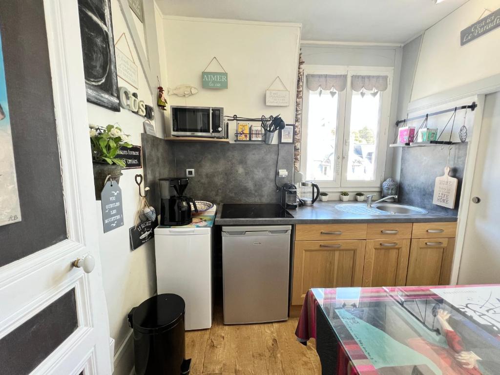 Kuchnia lub aneks kuchenny w obiekcie Location à Trouville sur mer