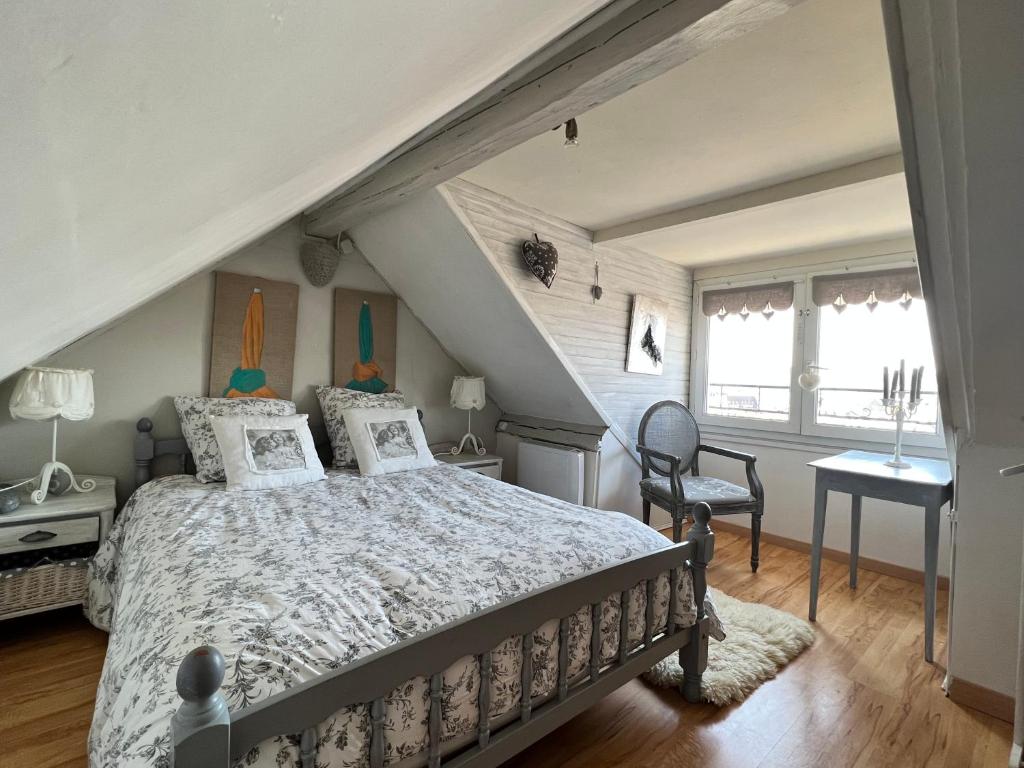Łóżko lub łóżka w pokoju w obiekcie Location à Trouville sur mer