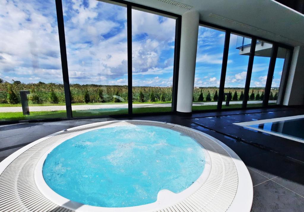 a large swimming pool in a building with windows at WESTIN HOUSE Kołobrzeg LUX - 365PAM in Kołobrzeg