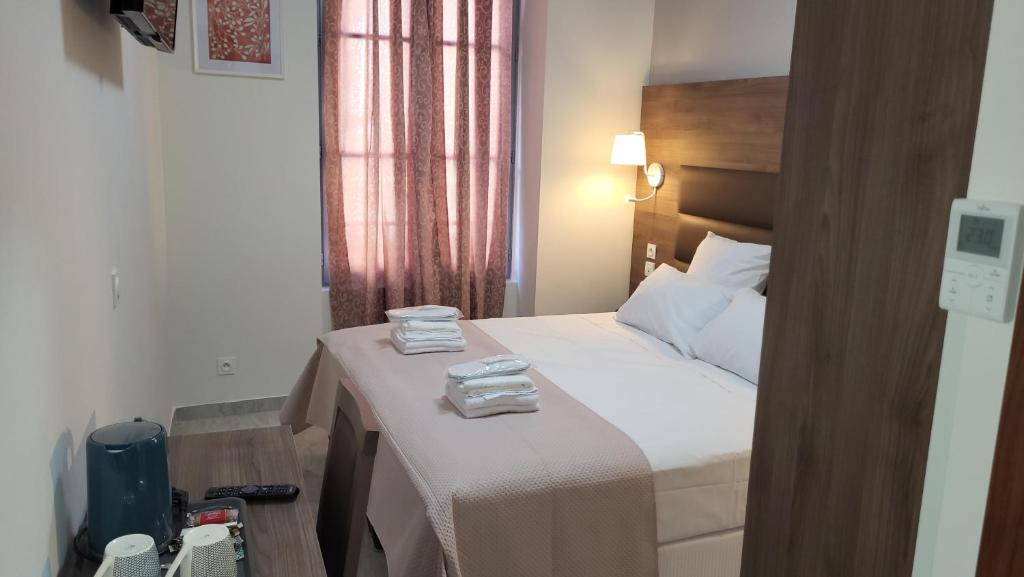 Postel nebo postele na pokoji v ubytování SQUARE HOTEL