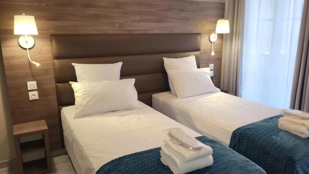 Postel nebo postele na pokoji v ubytování SQUARE HOTEL