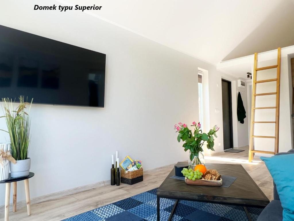 Televízia a/alebo spoločenská miestnosť v ubytovaní LUXURY CAMP - 150 m od Suntago Park
